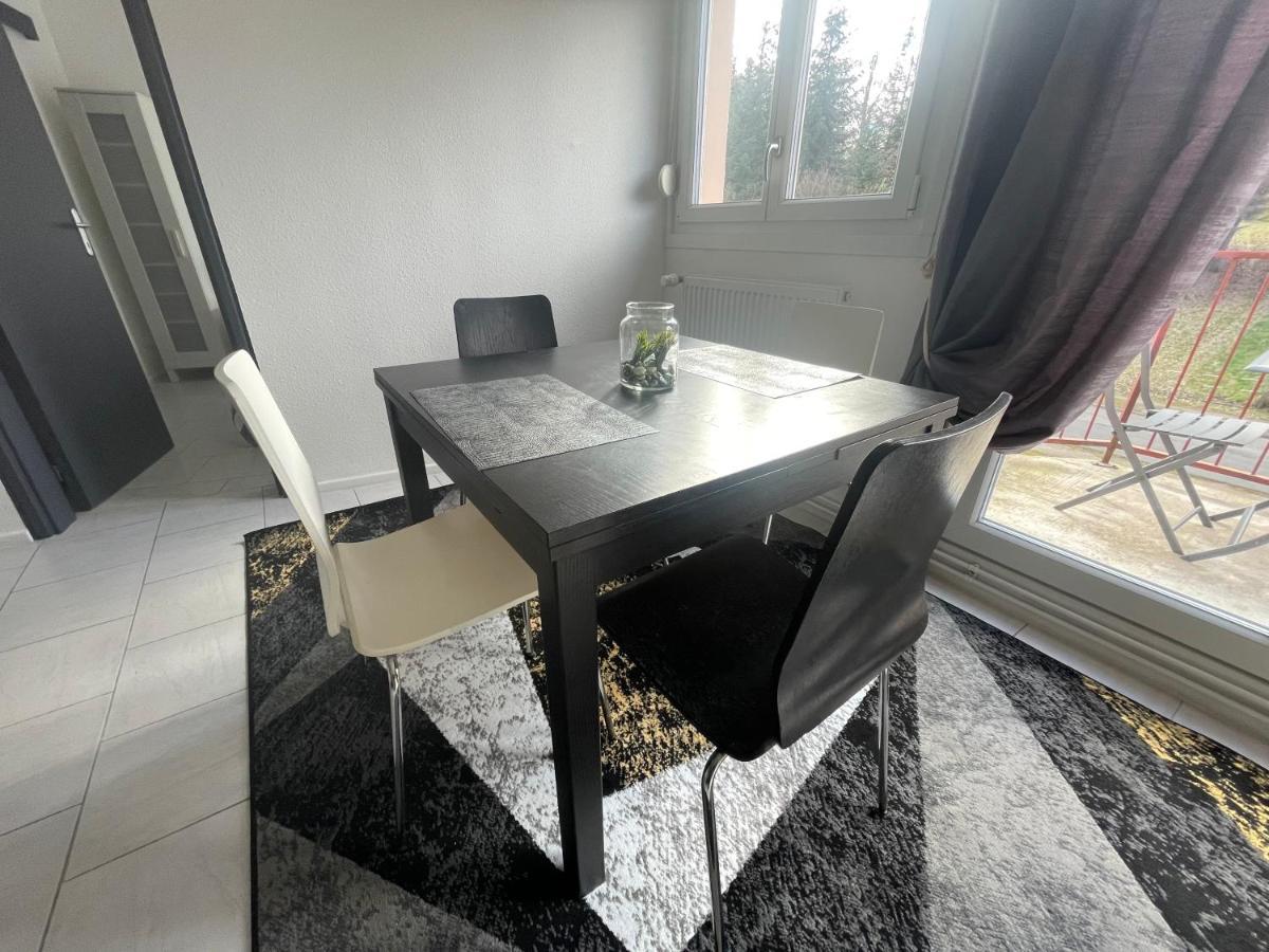 Les Joncheres Apartment *